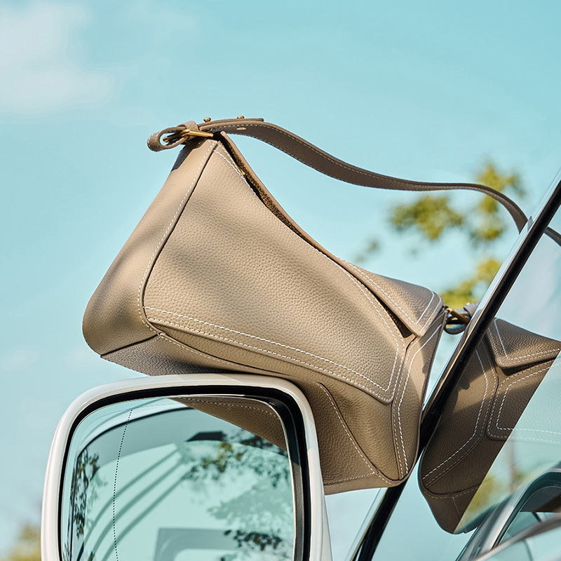 Minimal Leather Everyday Bag