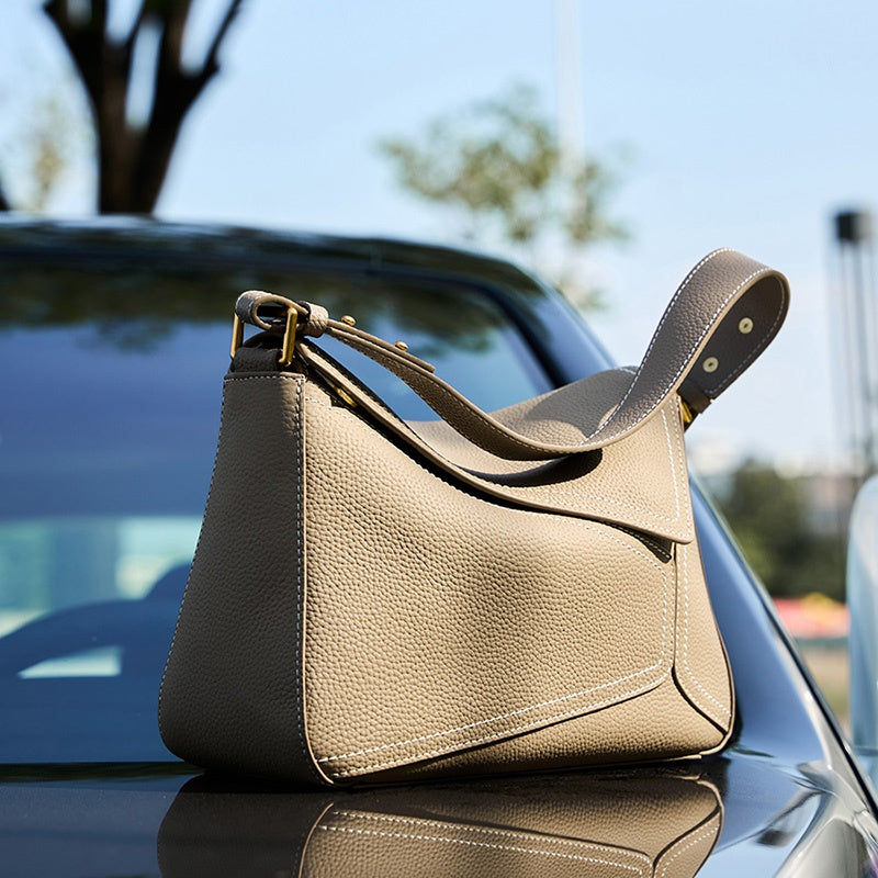 Minimal Leather Everyday Bag